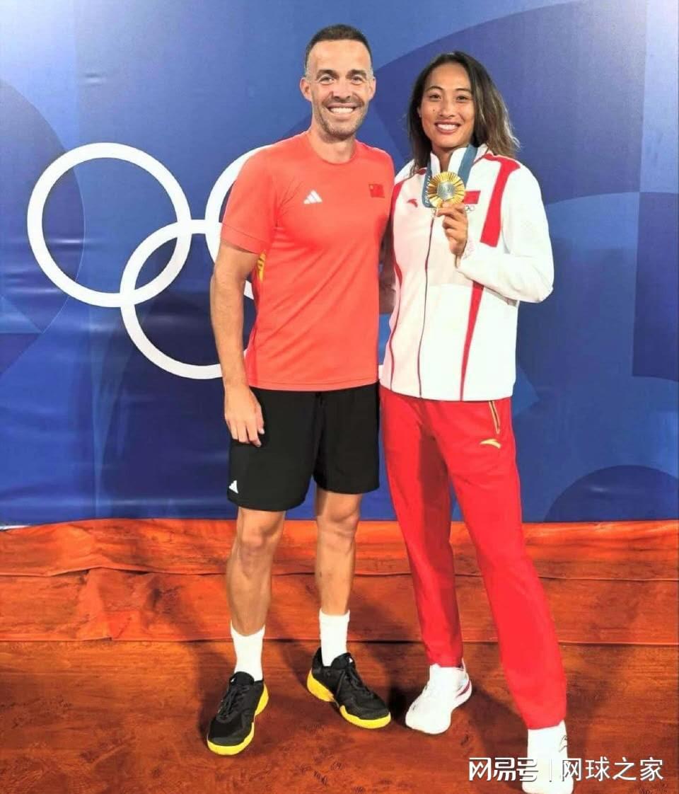 开云体育APP-郑钦文双教练模式外媒称一姐在为自己错误买单，队报则指出一隐忧